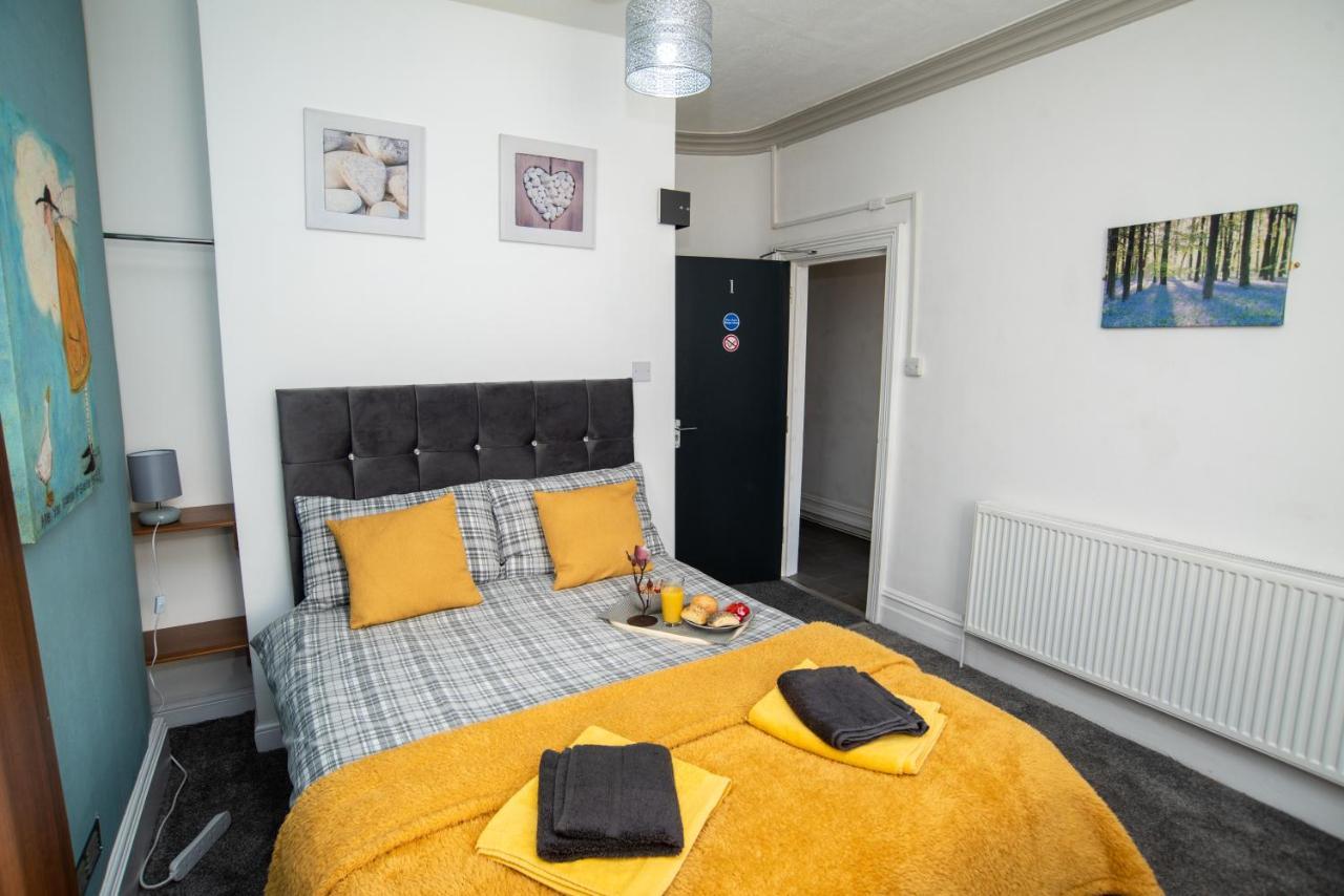 Bentley House With En-Suites Crewe Exteriör bild
