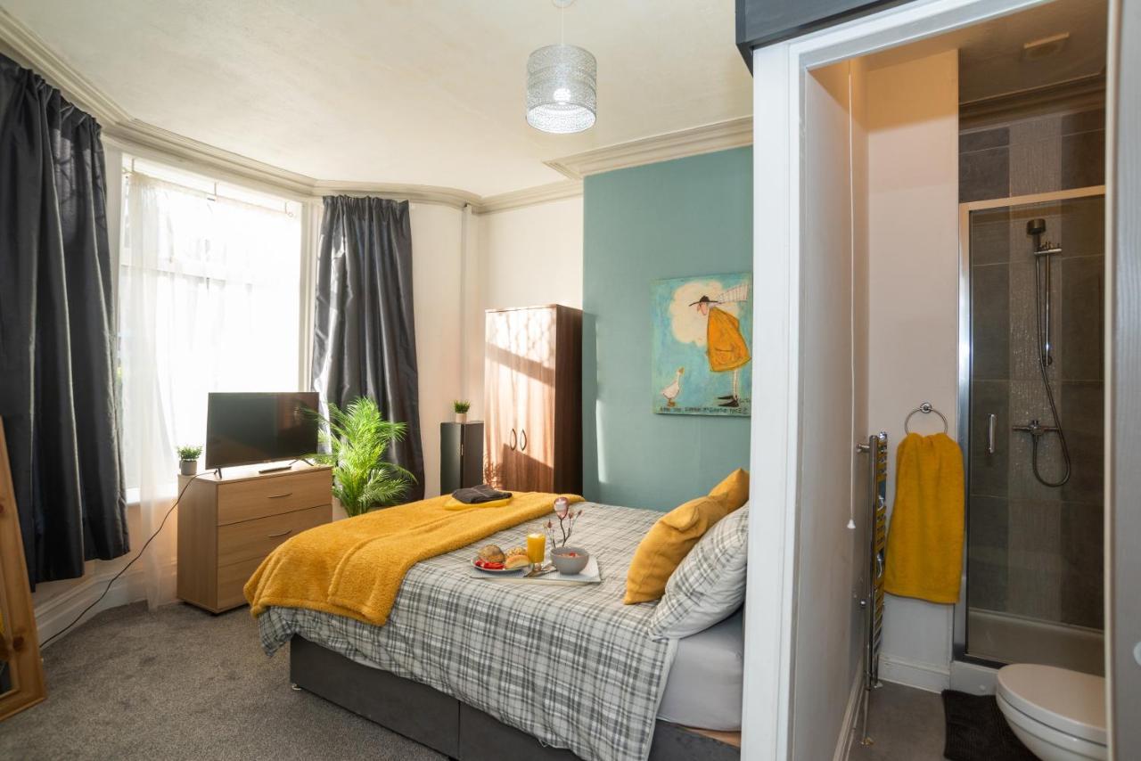 Bentley House With En-Suites Crewe Exteriör bild