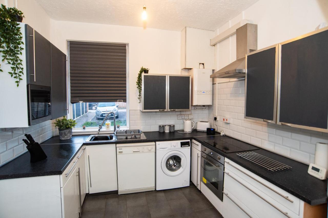 Bentley House With En-Suites Crewe Exteriör bild